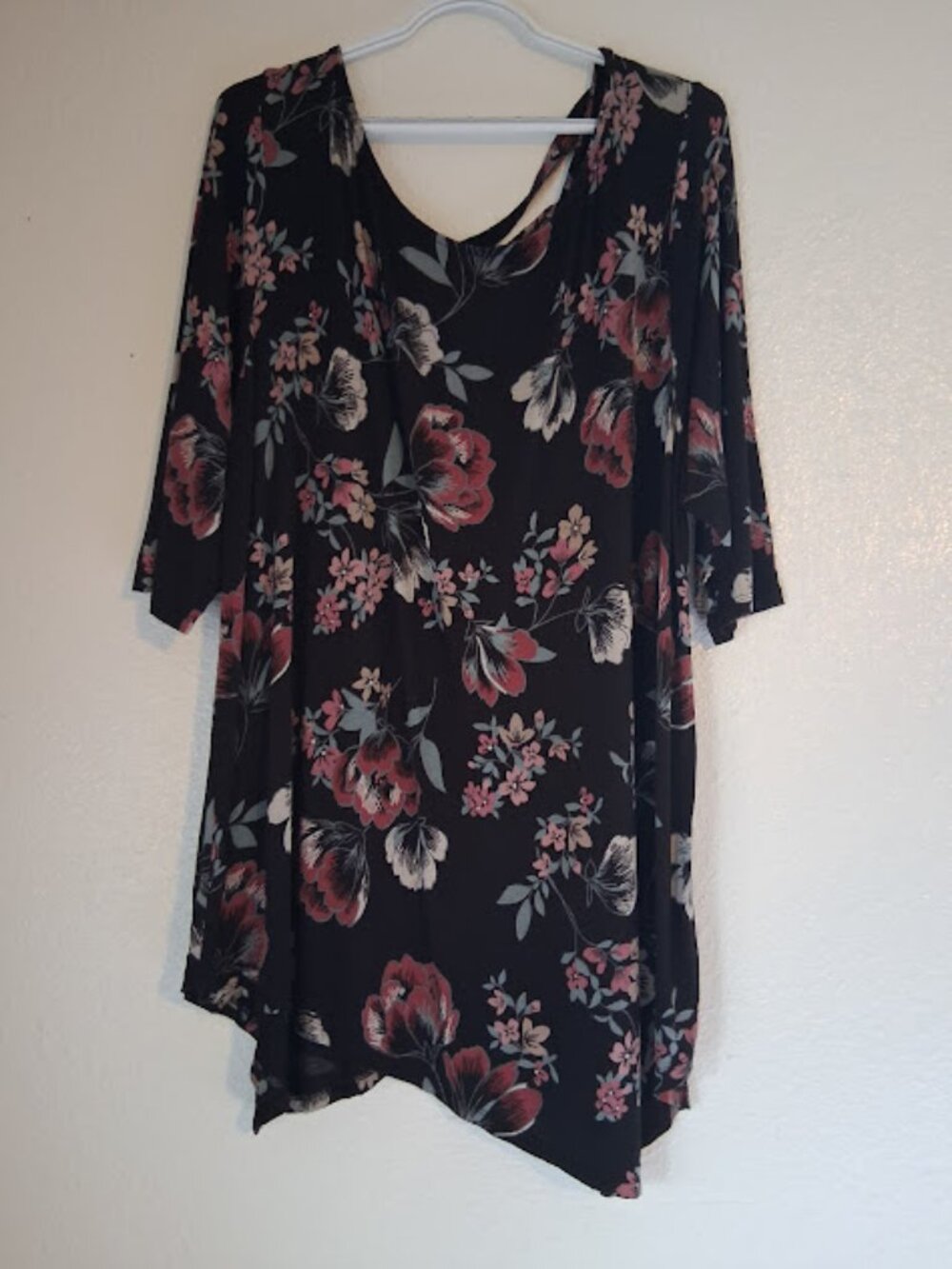 Terra & Sky women's size (20W-22W) 2X black, pink and gray tunic blouse